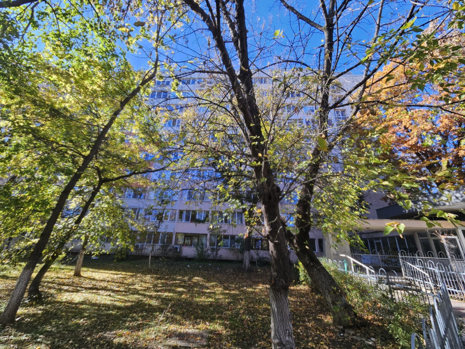 LUCREȚIU PĂTRAȘCANU – COSTIN GEORGIAN, GARSONIERĂ MODERNĂ, ETAJ 3