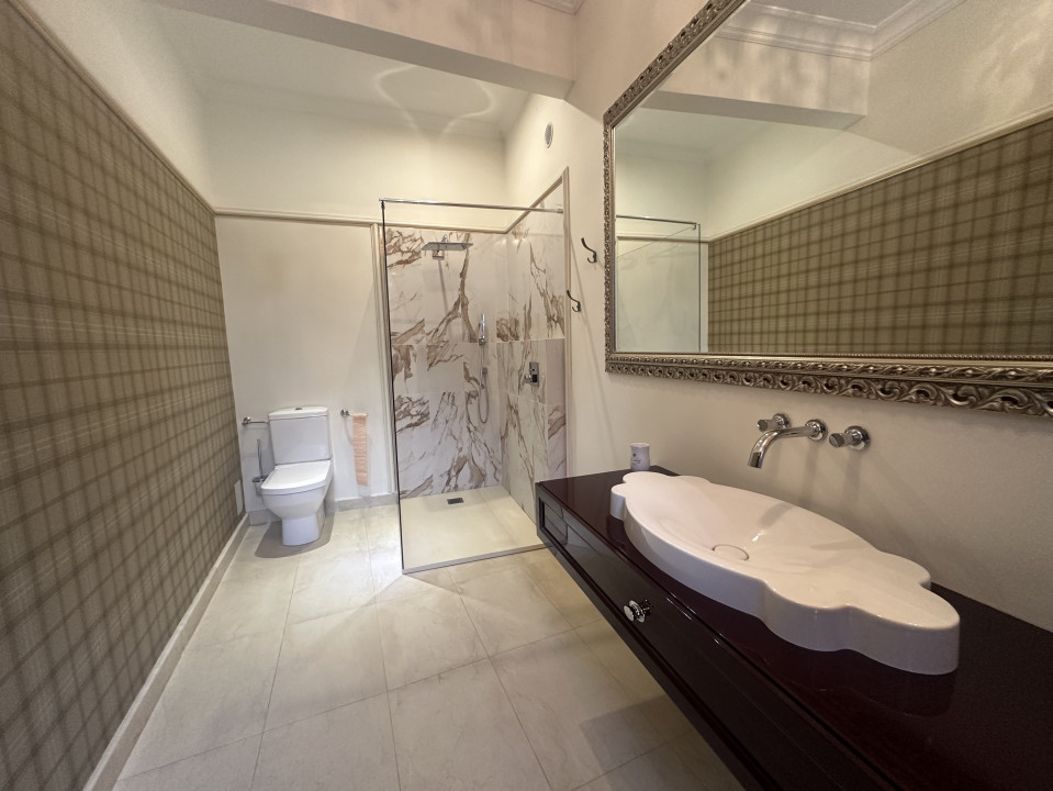 ARMENEASCA APARTAMENT 6 CAMERE 190 MP!