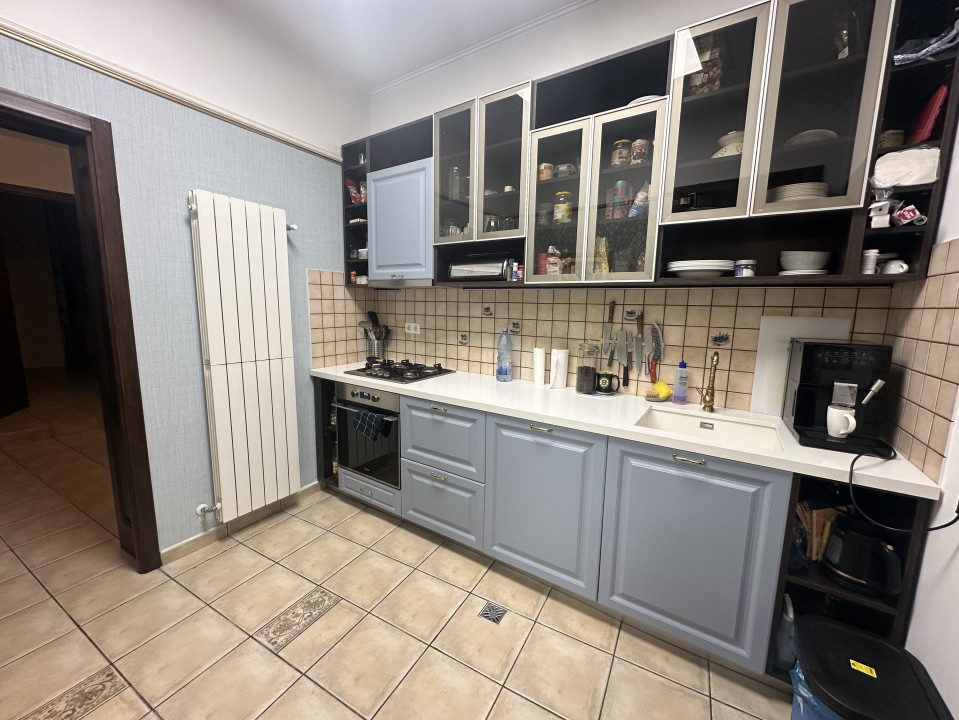 ARMENEASCA APARTAMENT 6 CAMERE 190 MP!