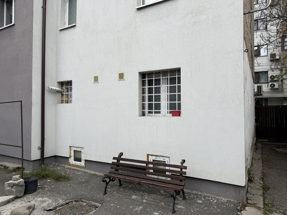 Locatie cu 12 patruri pentru muncitori straini, cu posibilitate de parcare !