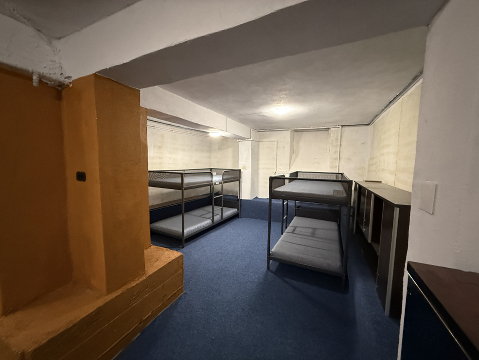 Locatie cu 12 patruri pentru muncitori straini, cu posibilitate de parcare !