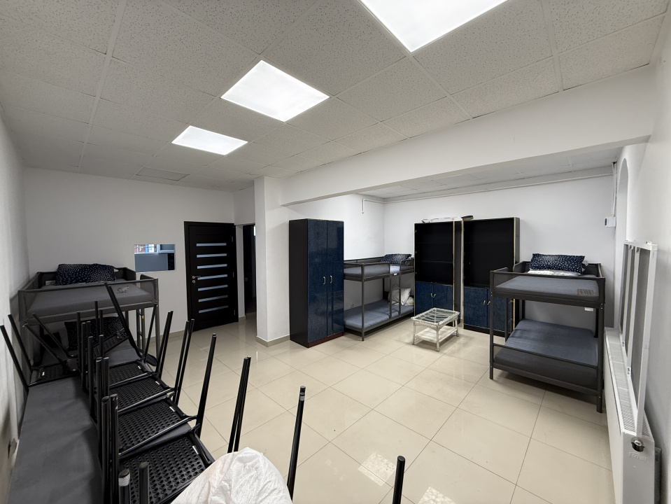 Locatie cu 12 patruri pentru muncitori straini, cu posibilitate de parcare !