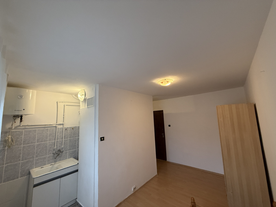 Garsoniera situata la parter, Str Iacob Andrei, bloc civilizat !