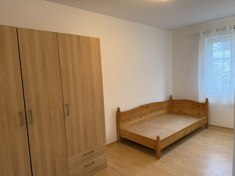 Garsoniera situata la parter, Str Iacob Andrei, bloc civilizat !