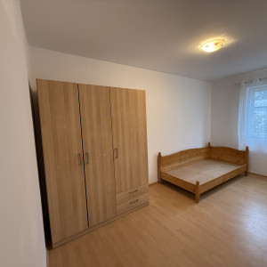 Garsoniera situata la parter, Str Iacob Andrei, bloc civilizat !