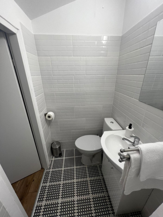 Vanzare vila 5 camere in zona Mariott. Inchiriata cu 1800 de euro lunar.