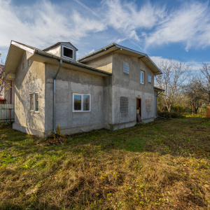 SNAGOV – CENTRAL, CASA 144 MP, LOT 1000 MP!