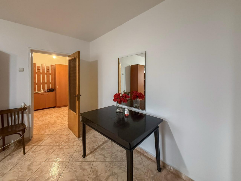 Apartament semidecomandat in Piata Obor