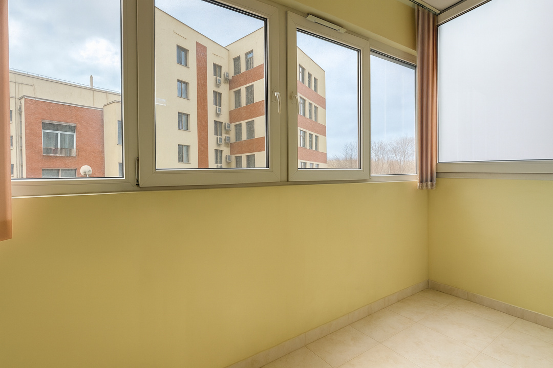 Lacul Tei – Teiul Doamnei, Etaj 3, 2 balcoane , Orientare VEST, Bloc reabilitat