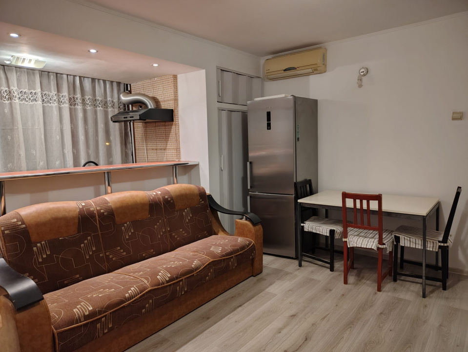 Eroii Revolutiei, doua minute metrou