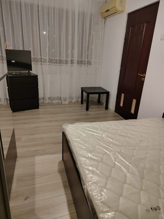 Eroii Revolutiei, doua minute metrou