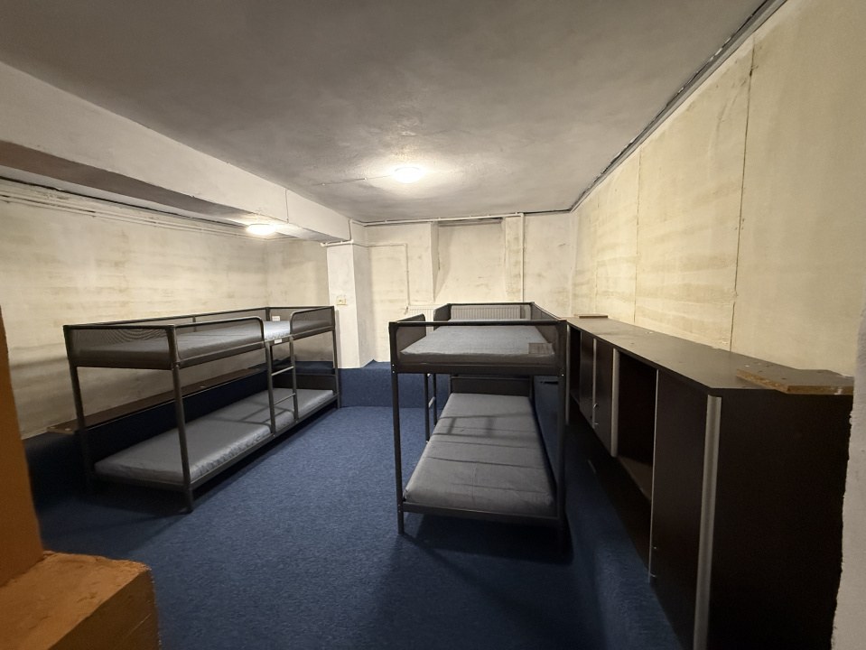 Locatie cu 12 patruri pentru muncitori straini, cu posibilitate de parcare !