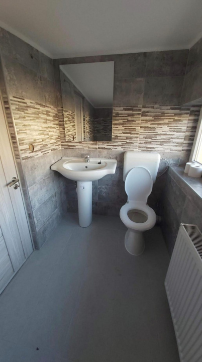 Închiriez camere cu baie proprie – zonă centrală, Moșilor