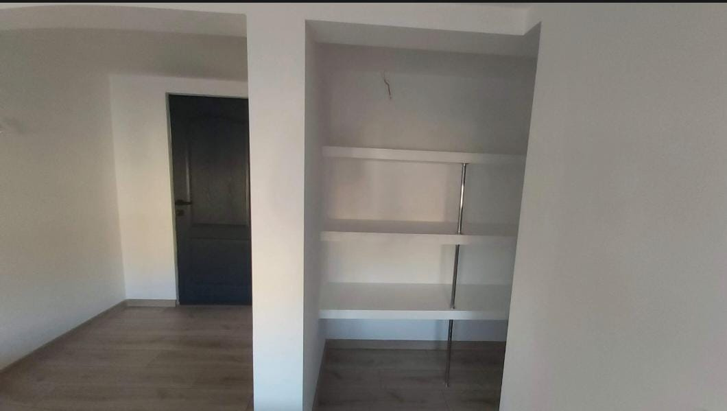 Închiriez camere cu baie proprie – zonă centrală, Moșilor