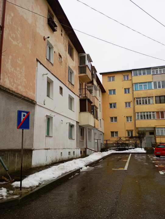 SUPER OCAZIE – Apartament 2 camere decomandat, Sinaia –  Preț: 50.000 EUR