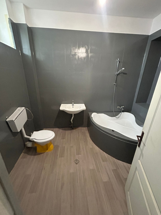 Apartament in vilă 3 camere cu design artistic unic, curte 40mp - Nerva Traian