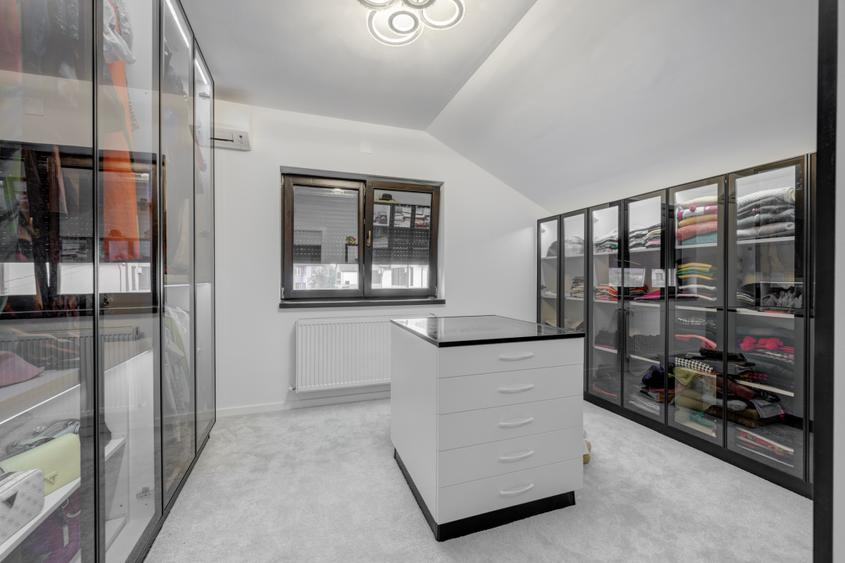 Vă propunem spre vânzare o vilă superbă cu 4 camere Prelungirea Ghencea - Latin