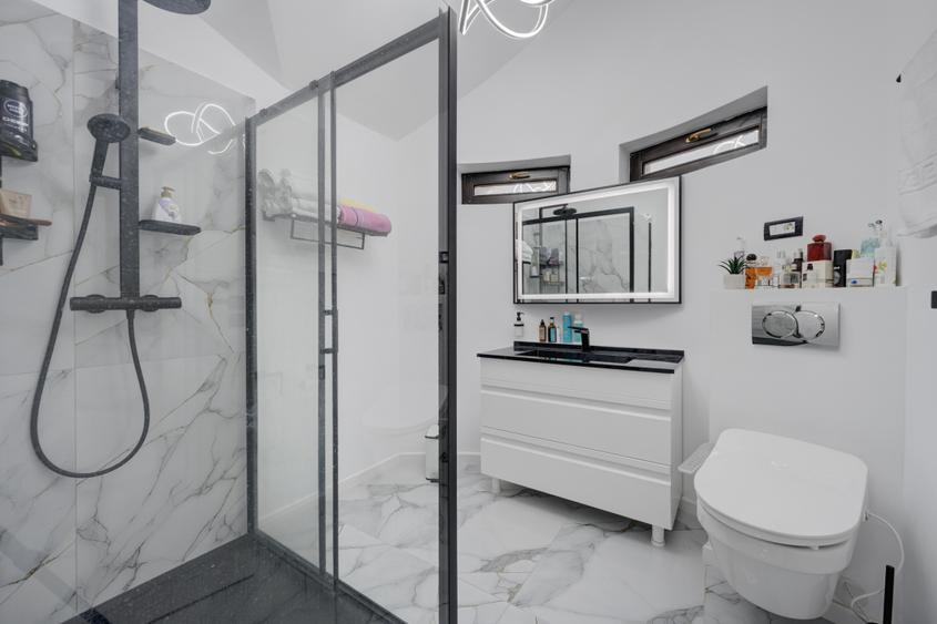 Vă propunem spre vânzare o vilă superbă cu 4 camere Prelungirea Ghencea - Latin