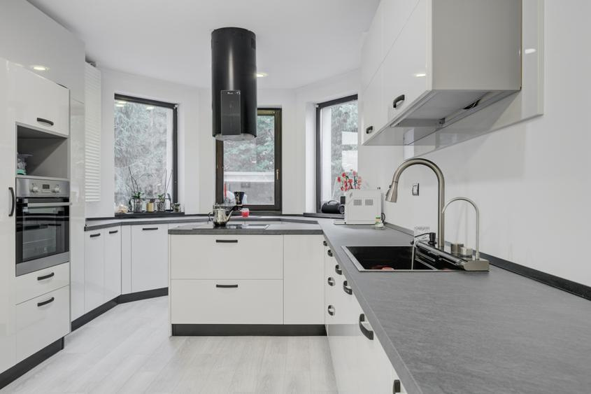 Vă propunem spre vânzare o vilă superbă cu 4 camere Prelungirea Ghencea - Latin