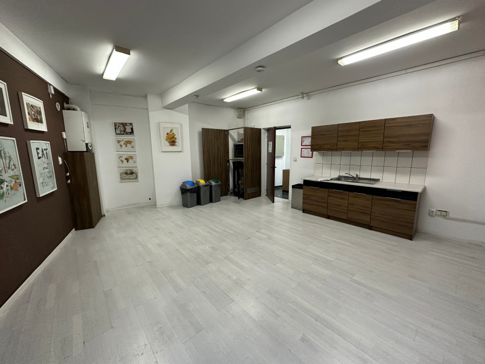 Vă propunem spre vânzare o clădire de birouri situată în zona Cotroceni