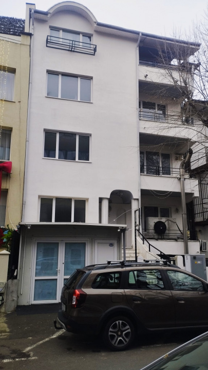 Vă propunem spre vânzare o clădire de birouri situată în zona Cotroceni