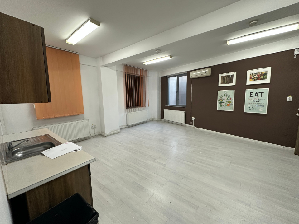 Vă propunem spre vânzare o clădire de birouri situată în Cotroceni