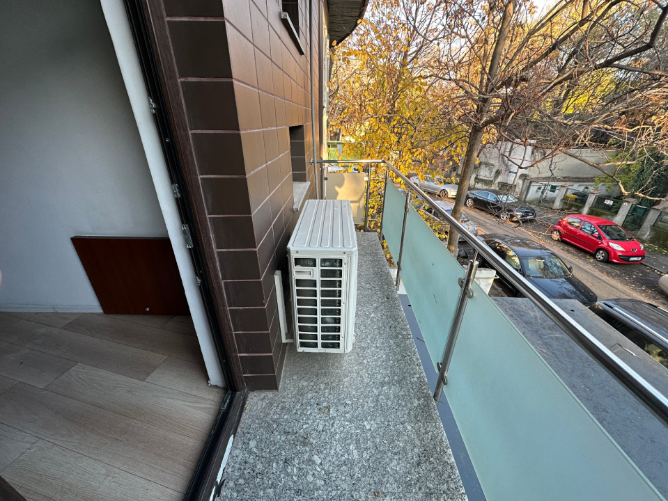 Vă propunem spre vânzare o clădire de birouri situată în Cotroceni