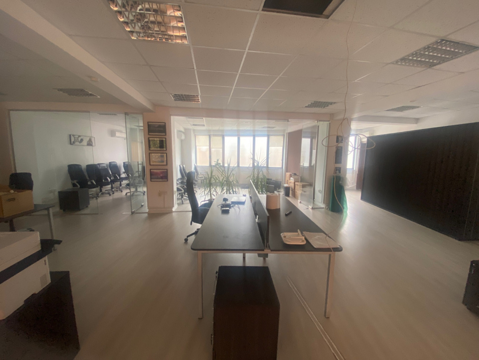 Vand o clădire de birouri,cabinete..etc. situată în Cotroceni ,zona exclusivista