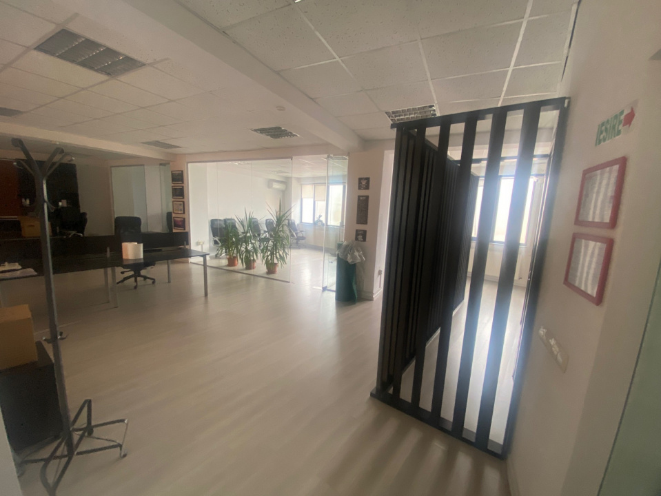 Vand o clădire de birouri,cabinete..etc. situată în Cotroceni ,zona exclusivista