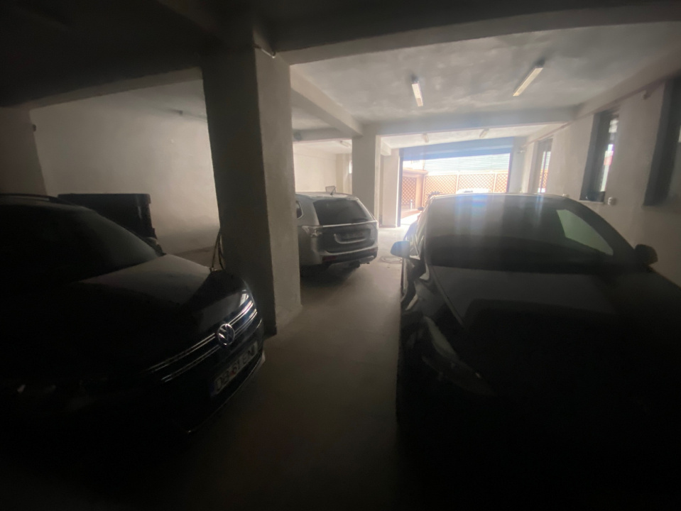 Vand o clădire de birouri,cabinete..etc. situată în Cotroceni ,zona exclusivista