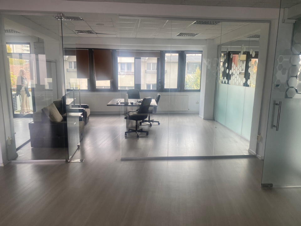 Vand o clădire de birouri,cabinete..etc. situată în Cotroceni ,zona exclusivista