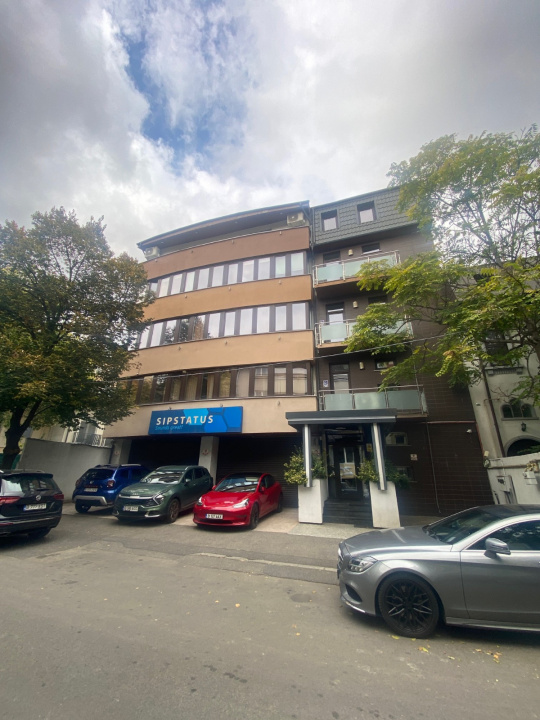 Vand o clădire de birouri,cabinete..etc. situată în Cotroceni ,zona exclusivista