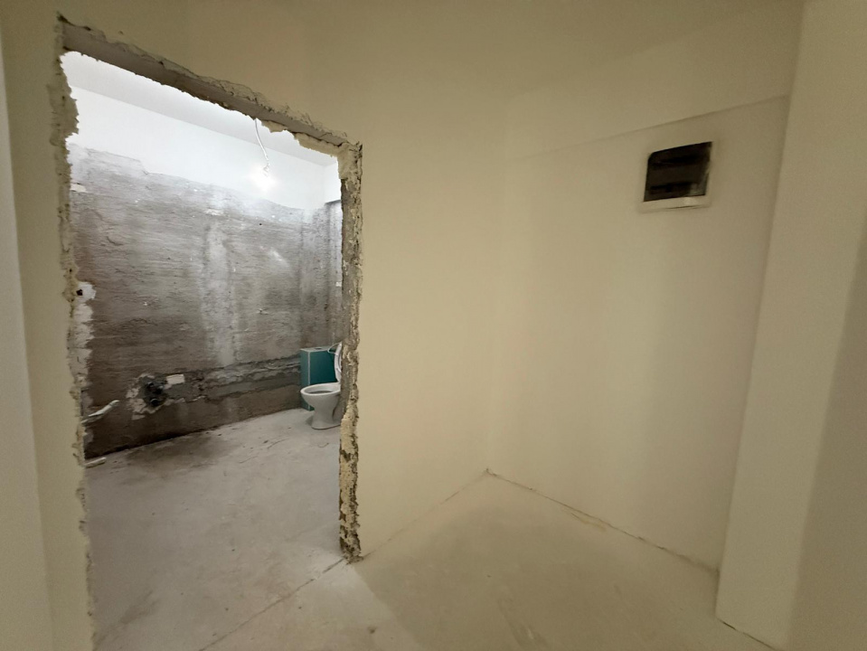 Spatiu Comerceial , parter bloc nou construit , zona Nerva Traian