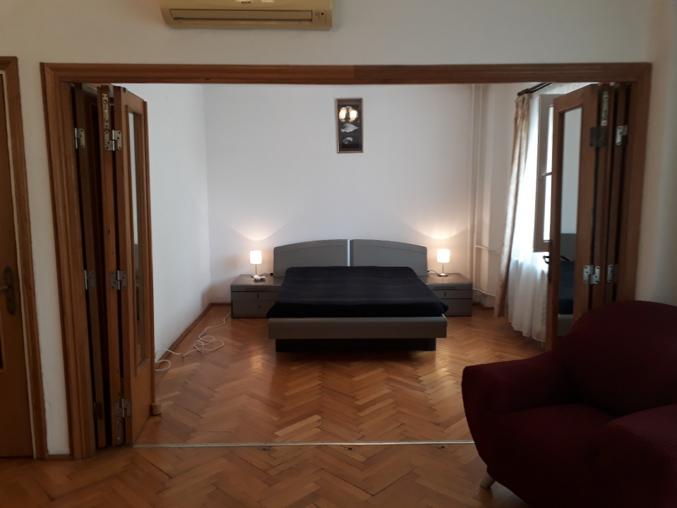 Mosilor, Dacia 4 camere vedere spate