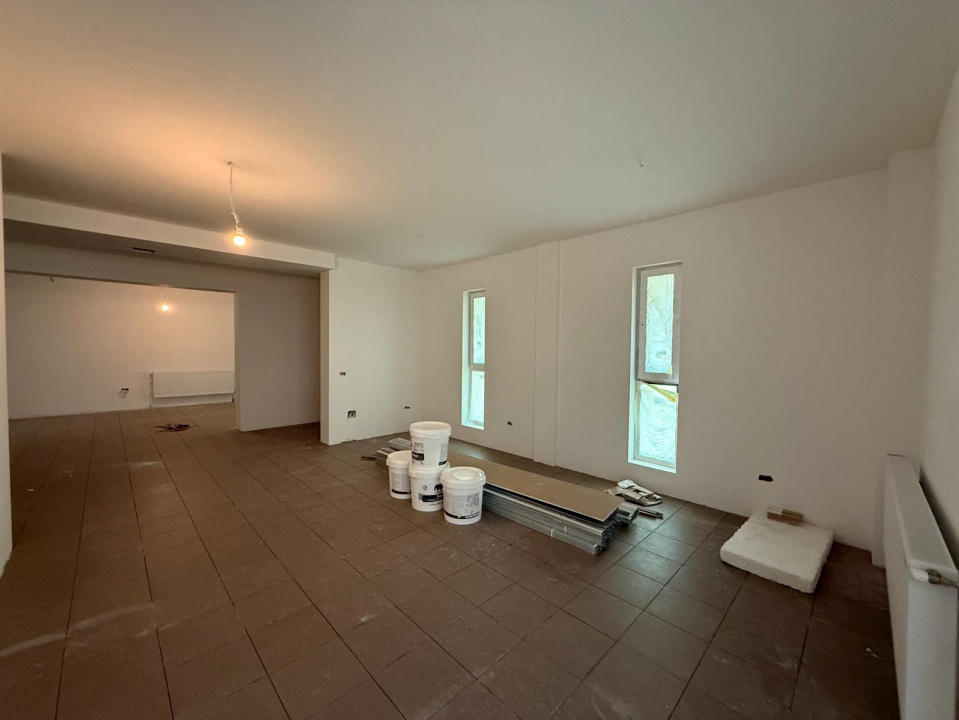 Spatiu Comerceial , parter bloc nou construit , zona Nerva Traian