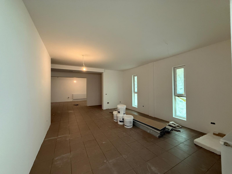 Spatiu Comerceial , parter bloc nou construit , zona Nerva Traian