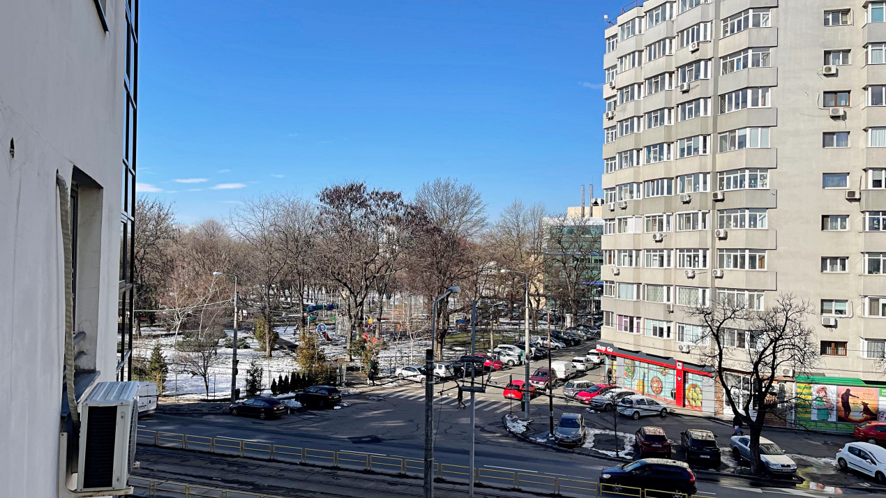 Spatiu birouri Mihalache -Turda in imobil mixt, 33 mp, centrala gaze proprie