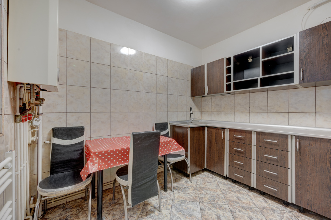 3 CAMERE | 73 MP TOTAL | CENTRALĂ PROPRIE | LOC DE PARCARE