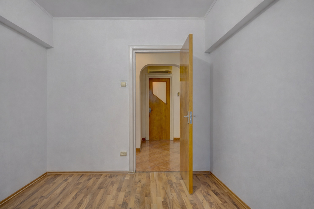 3 CAMERE | 73 MP TOTAL | CENTRALĂ PROPRIE | LOC DE PARCARE