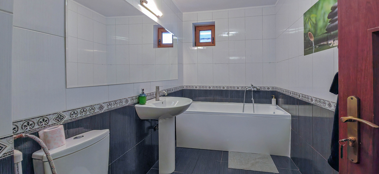 Casă 5 camere renovată 2025, curte+parcare, Rahova