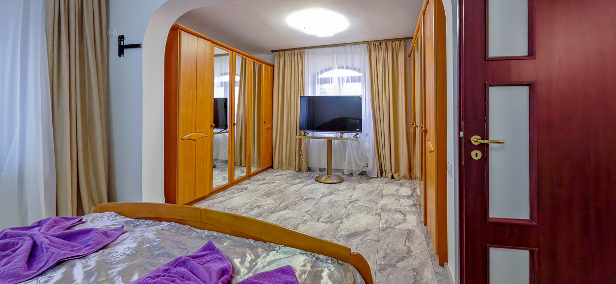 Casă 5 camere renovată 2025, curte+parcare, Rahova