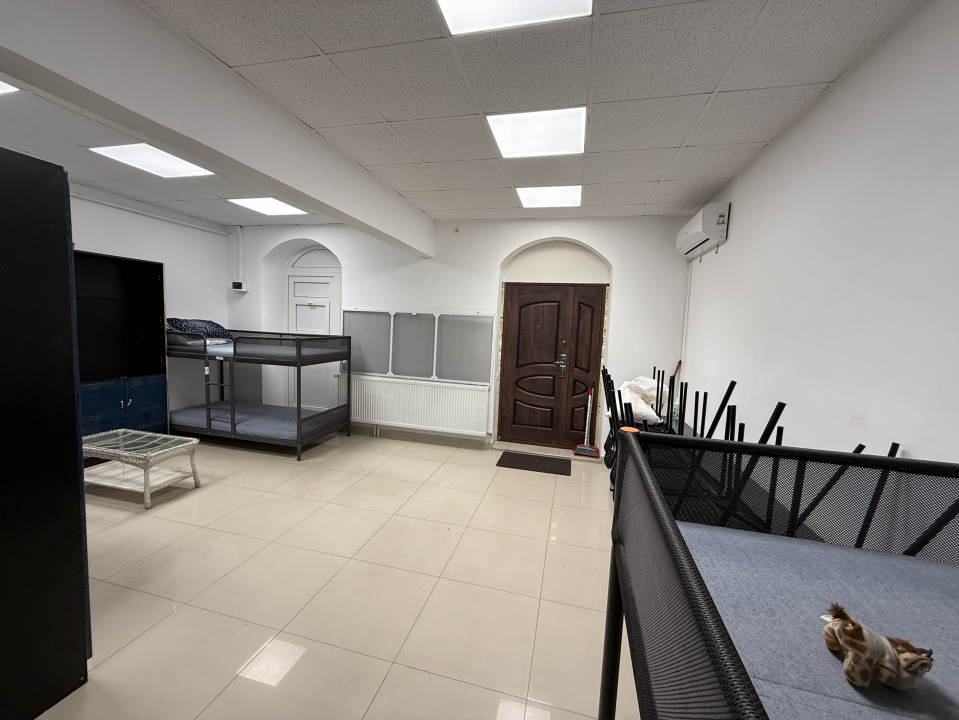 Locatie cu 12 patruri pentru muncitori straini, cu posibilitate de parcare !