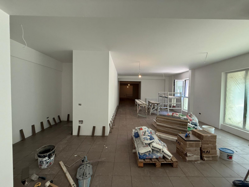 Spatiu Comerceial , parter bloc nou construit , zona Nerva Traian