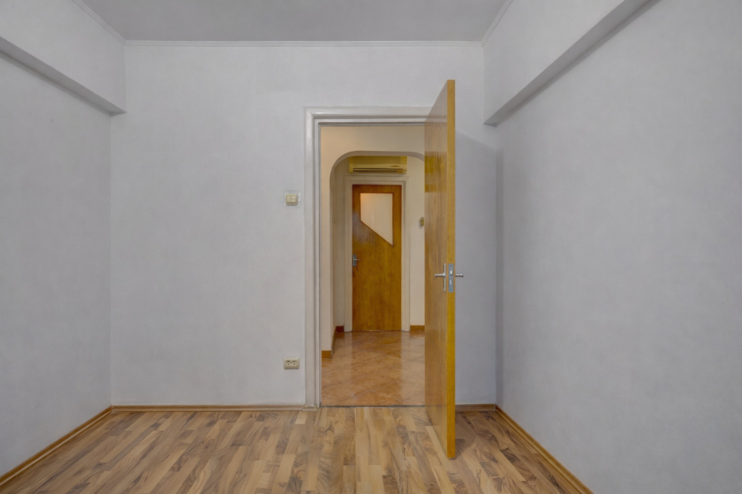 BERCENI – PIAȚA REȘIȚA, 3 CAMERE, 73 MP TOTAL, CENTRALA PROPRIE, LOC PARCARE!