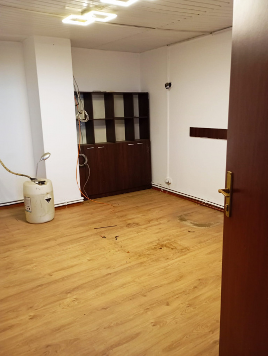 Inchiriez SERVICE AUTO  UTILAT ALEEA FIZICIENILOR CEL MAI BUN PRET