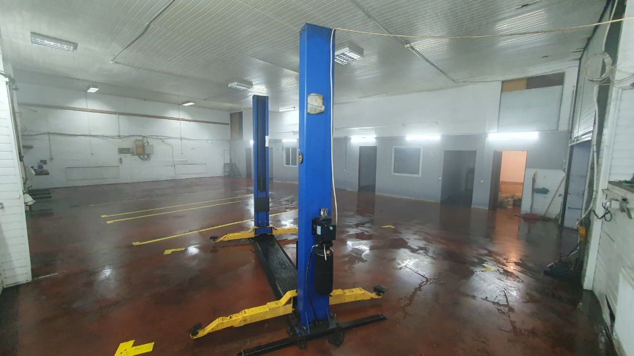 Inchiriez SERVICE AUTO  UTILAT ALEEA FIZICIENILOR CEL MAI BUN PRET