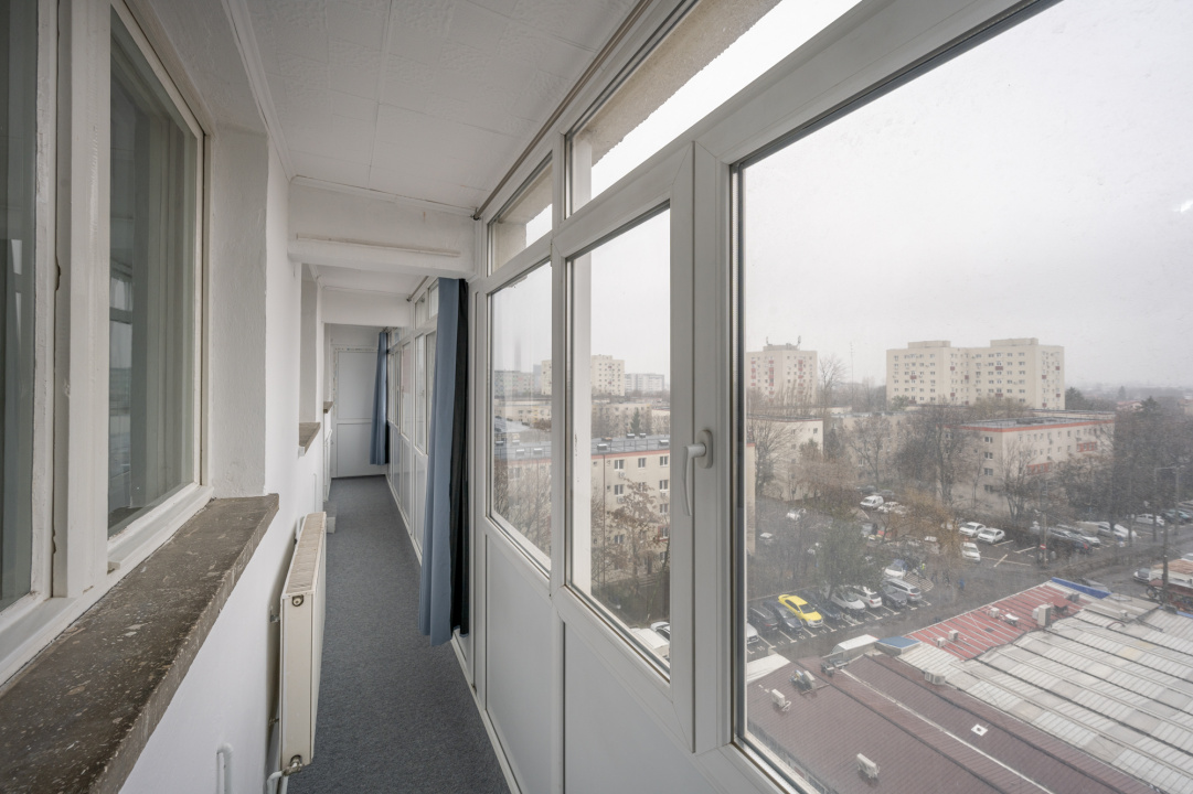 PIAȚA REȘIȚA, 3 CAMERE, 75 MP TOTAL, CENTRALA PROPRIE, LOC PARCARE!