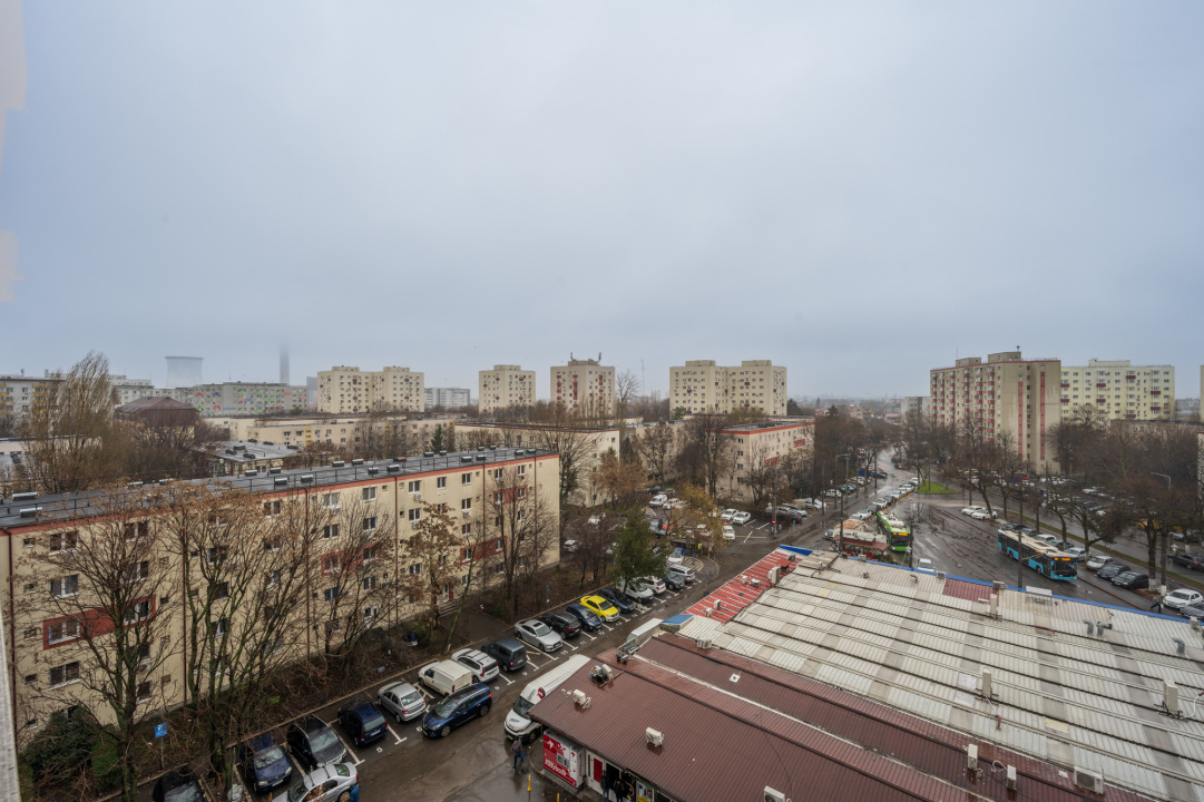 PIAȚA REȘIȚA, 3 CAMERE, 75 MP TOTAL, CENTRALA PROPRIE, LOC PARCARE!