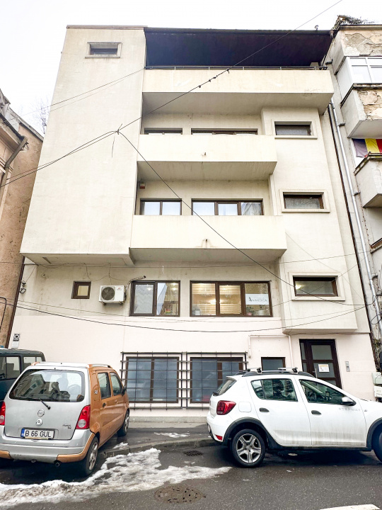 La doi pasi de Universitate - nu doar un birou ci un statut