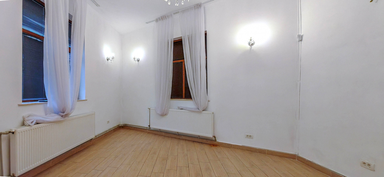 Spațiu Birouri în Casă Renovată 1930 | Basarab - Gara de Nord | 5 Camere + Curte